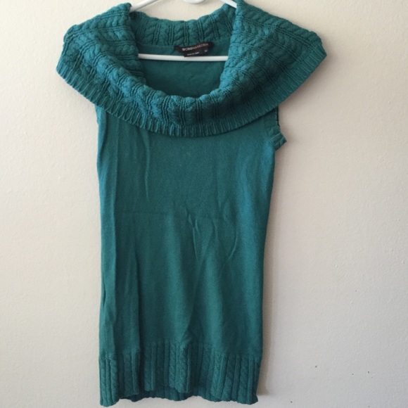 BCBGMAXAZRIA GREEN TOP