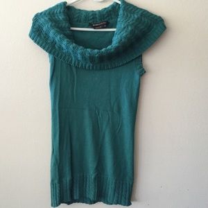 BCBGMAXAZRIA GREEN TOP