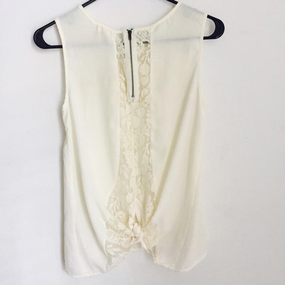 Cute eyeshadow Ivory lace top - Picture 3 of 4