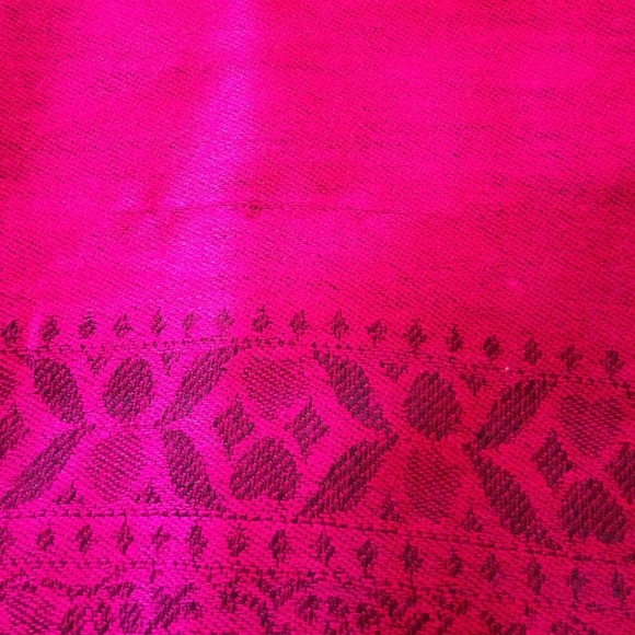 Host Pick! NWOT magenta & black fringed pashmina. - Picture 2 of 4