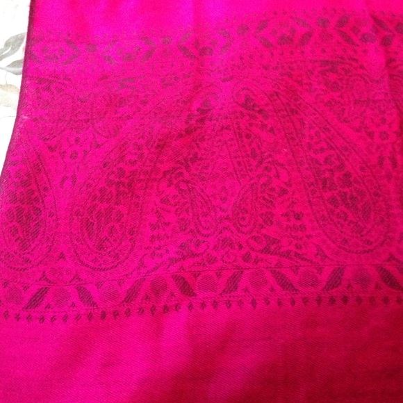 Host Pick! NWOT magenta & black fringed pashmina. - Picture 3 of 4