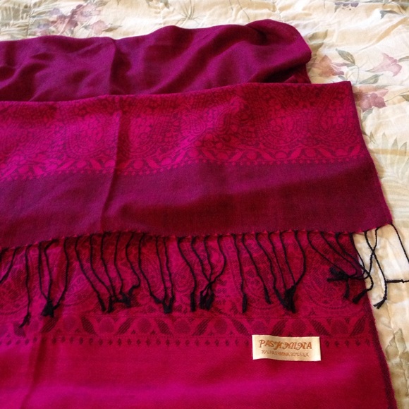 Host Pick! NWOT magenta & black fringed pashmina. - Picture 4 of 4