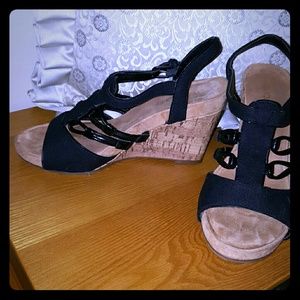 AEROSOLES WEDGE HEELS SIZE 8