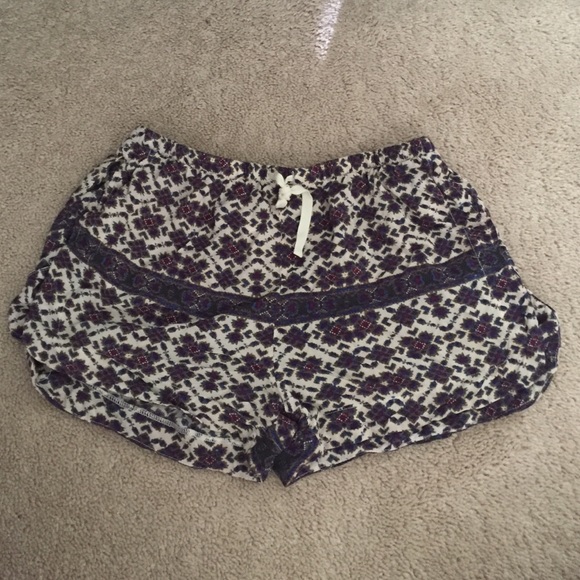 Flowy patterned shorts