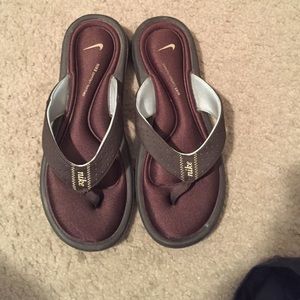 Nike comfort fit thing sandals