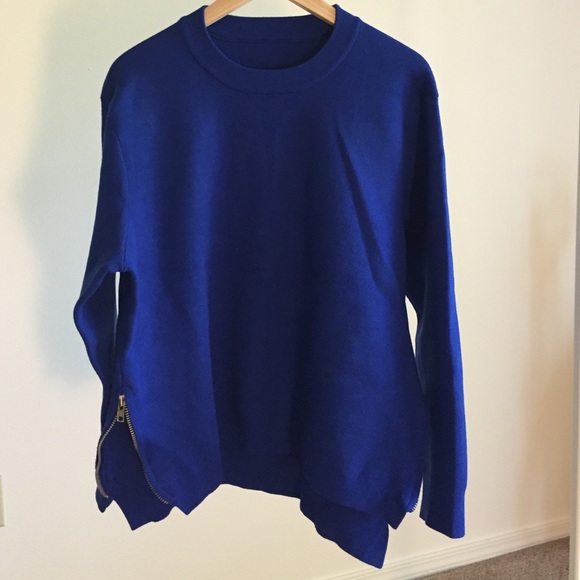 Oversize sweater side zip detail
