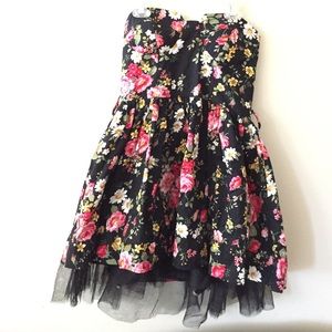 Flores print black puffy dress