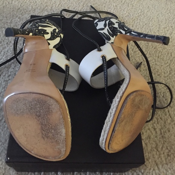 Gucci Strappy Sandals - Picture 4 of 4