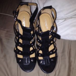 Coach heals strappy black