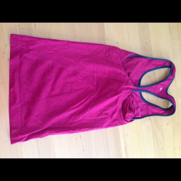 NWOT Lululemon tank with built in bra - Picture 2 of 2