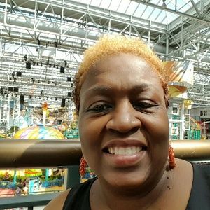 Meet your Posher, Lenora