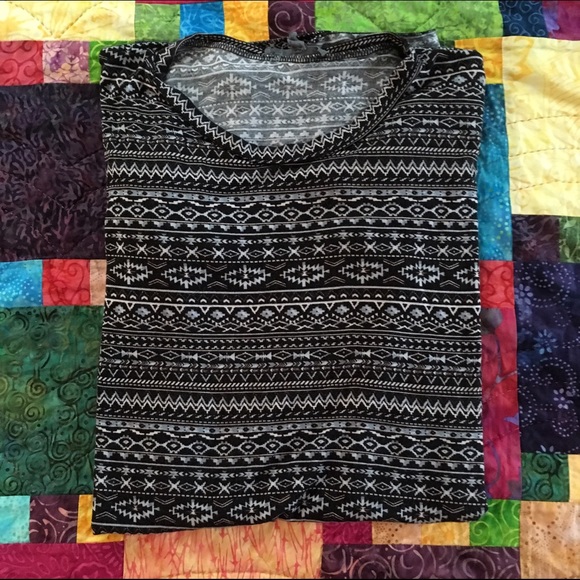 Short sleeve side slit shirt