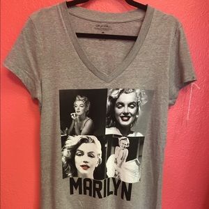 2XL - NWT - Marilyn Monroe Grey V-Neck Tee