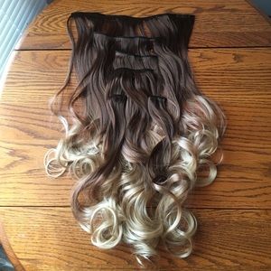6 pc ombré blonde 22L synthetic extensions