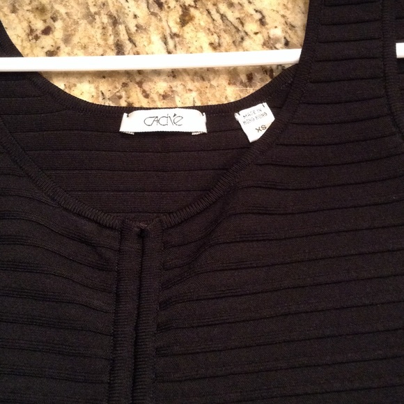 Knit top with a draw string - Picture 2 of 3