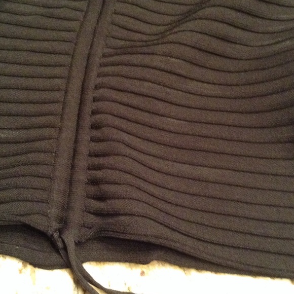 Knit top with a draw string - Picture 3 of 3