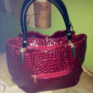 🍷NWT: Beautiful Croco Satchel Bag (Cranberry)🍷