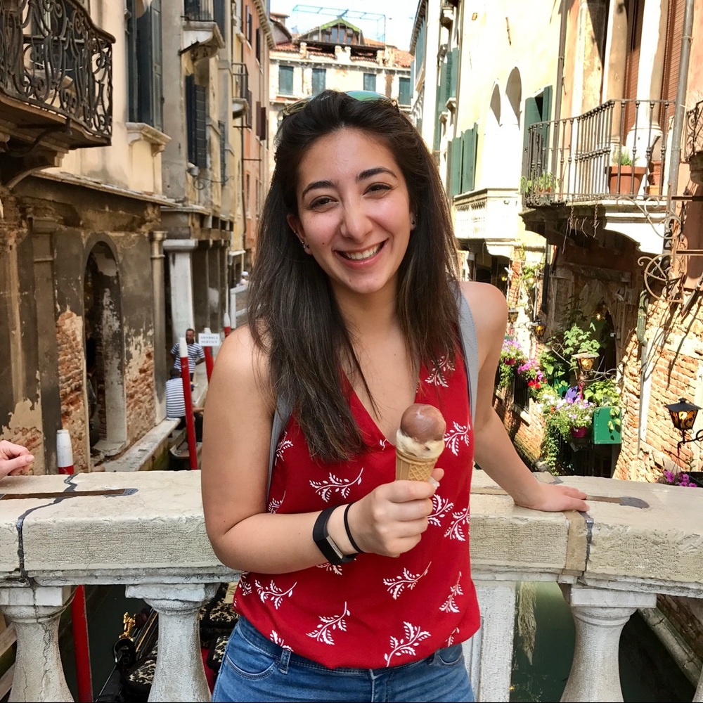 Meet your Posher, Joelle