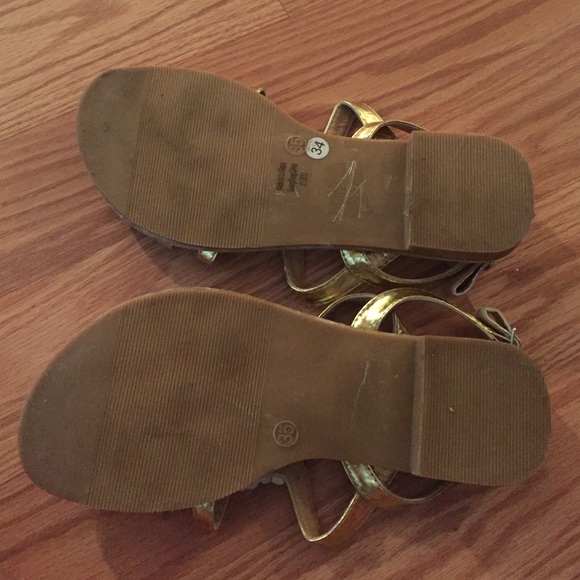 Gold sandals - Picture 3 of 3