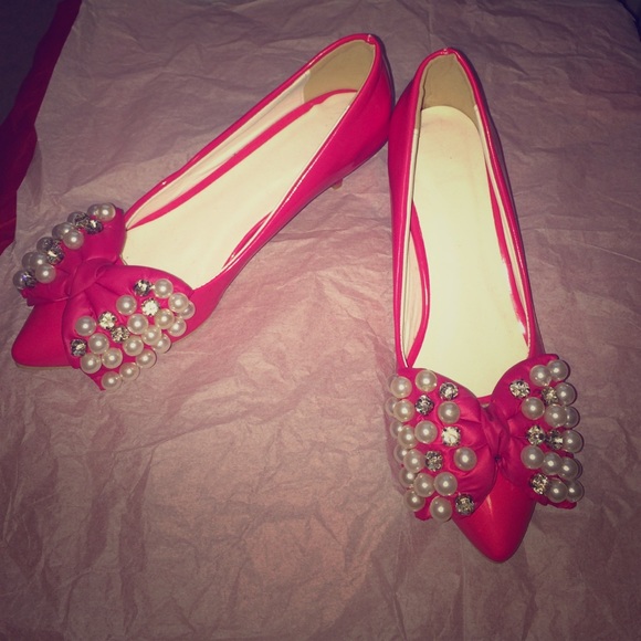 Pink Pointed Shoes w/ Puffy Bow