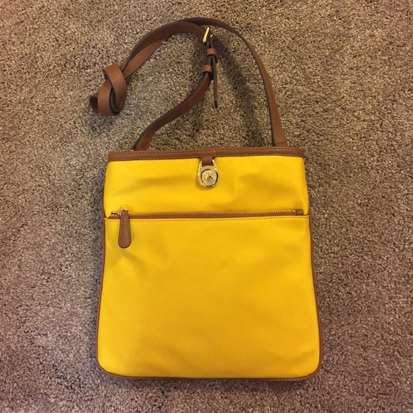 Michael Kors Kempton Large Pocket Nylon crossbody - Picture 2 of 5