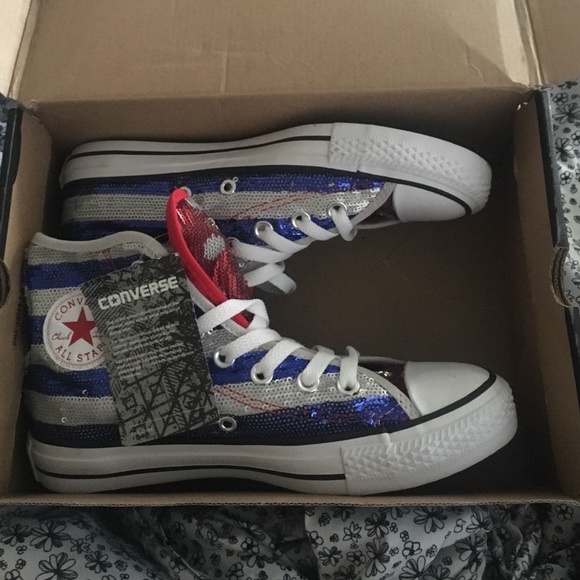 Sequined converse size 6