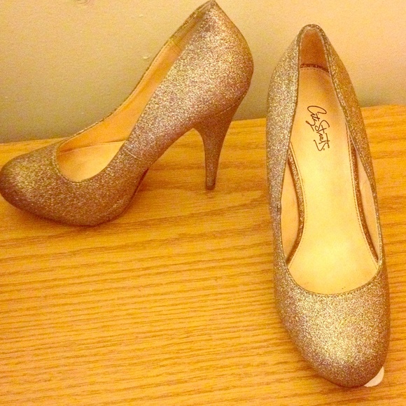 Gold city streets heels⭐️