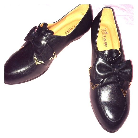 Black Shoes with Bow
