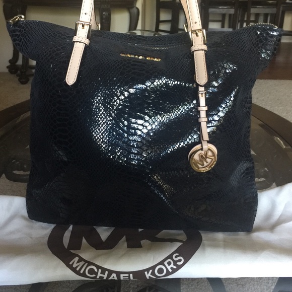 Black Michael kors bag