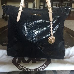Black Michael kors bag
