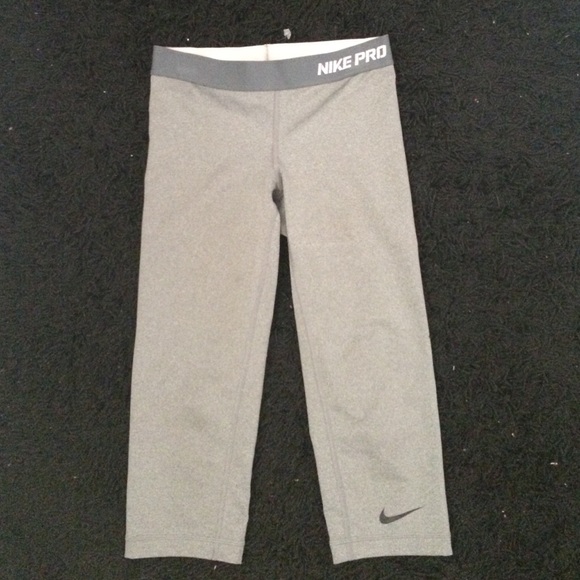 XS graphite gray 3/4 Nike Pro Leggings