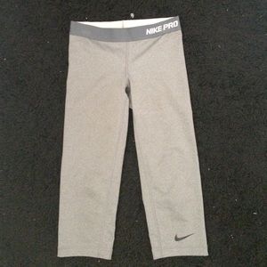 XS graphite gray 3/4 Nike Pro Leggings