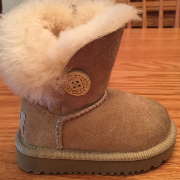 Little girls uggs Toddler size usa 6 - Picture 2 of 4