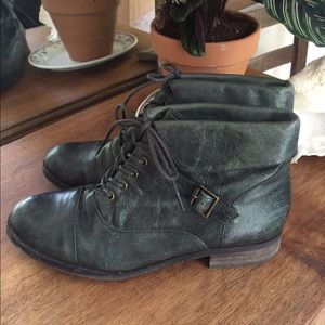 Steve Madden Green lace up boots