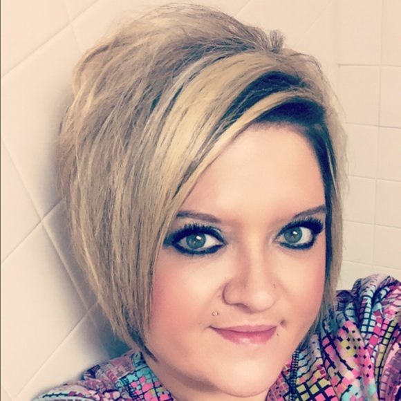 Meet your Posher, Christy - Picture 1 of 1