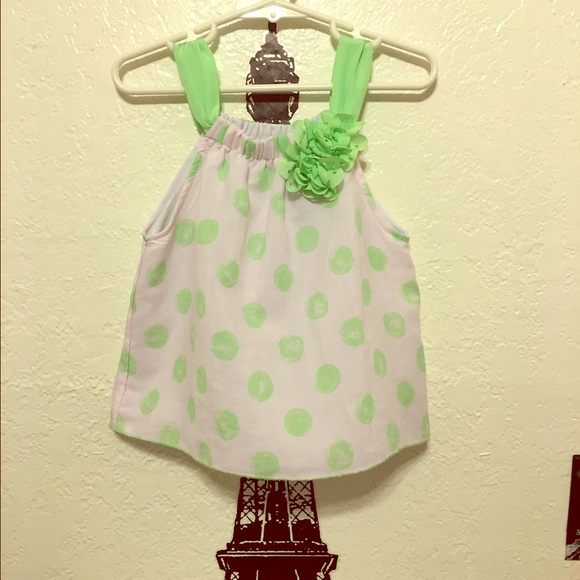 White and green outfit - Picture 1 of 4