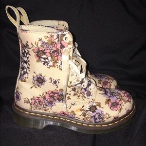 Dr. marten (doc marten) Victorian floral boots