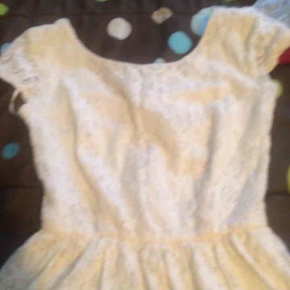 B Darlin lace dress - Picture 2 of 3