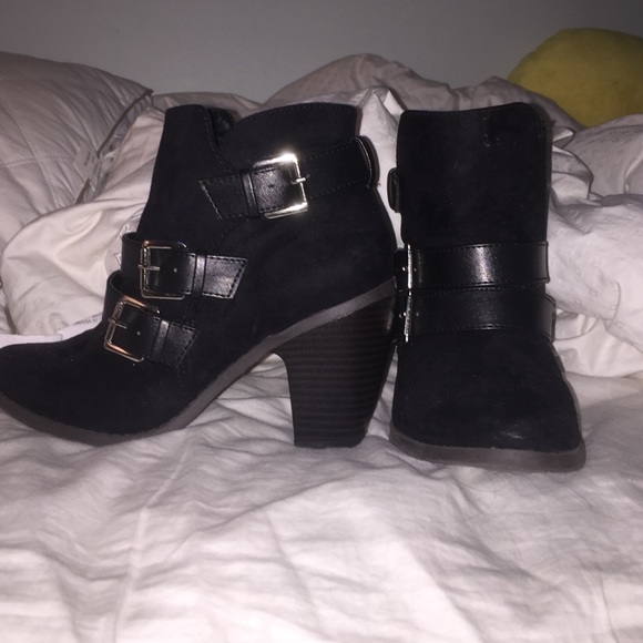 Mossimo Booties SIZE 6
