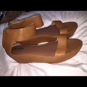 Matiko flat wedges