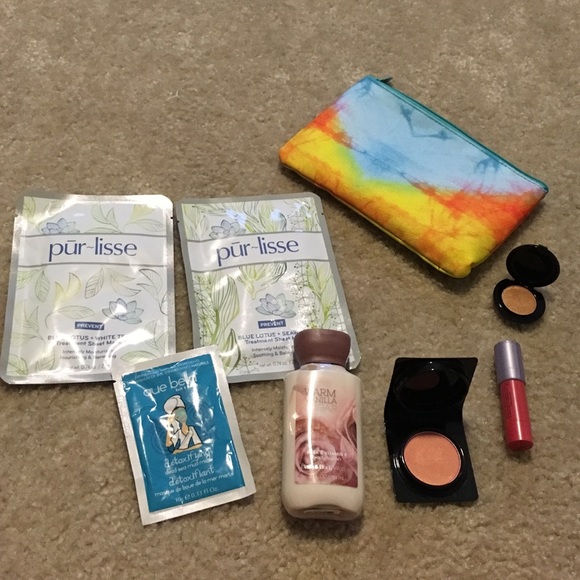 Travel set. Blush masks eyeshadow lipstick lotion