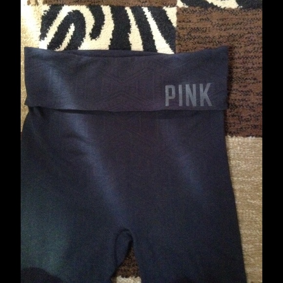 PINK vs cropped leggings