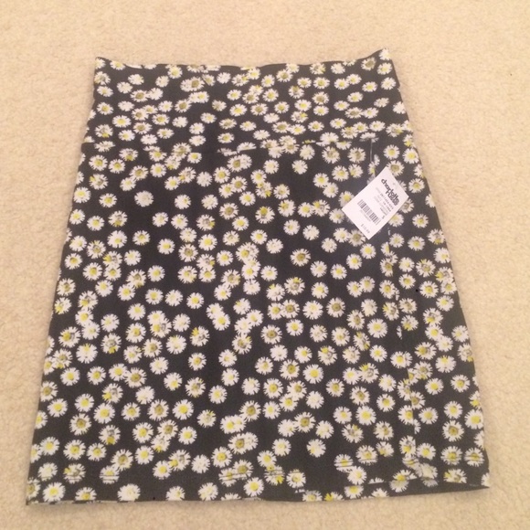 Charlotte Russe daisy skirt