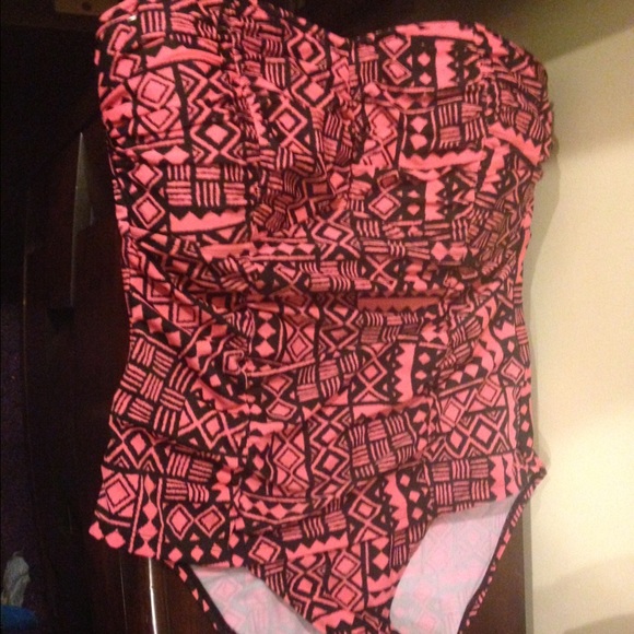 Aztec bathing suit: plus size - Picture 2 of 3