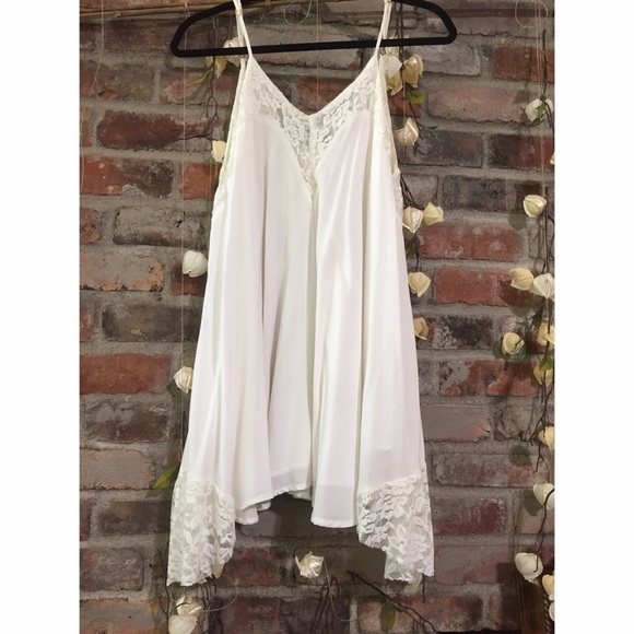 White dress with lace embroider