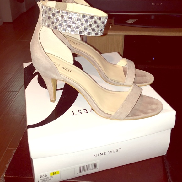 Nine West taupe sandals 8.5