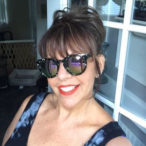 Meet your Posher, Leslie