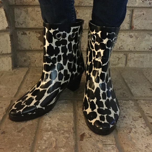 Kate spade black & white rainboots