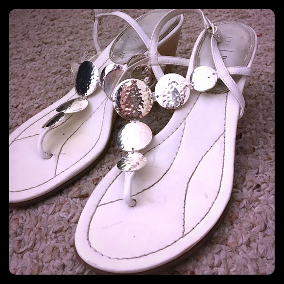 Black house white market Silver/white sandals