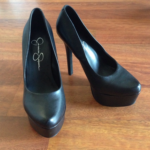Jessica Simpson Black Pumps